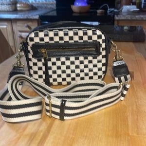 Universal thread cross body bag